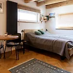 W Zabytkowej Kamienicy Apartment *