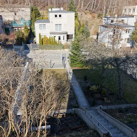 W Zabytkowej Kamienicy 아파트 *