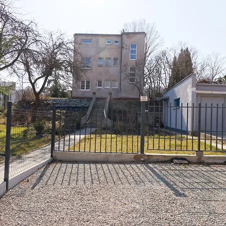 W Zabytkowej Kamienicy 아파트 *