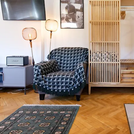 W Zabytkowej Kamienicy 아파트